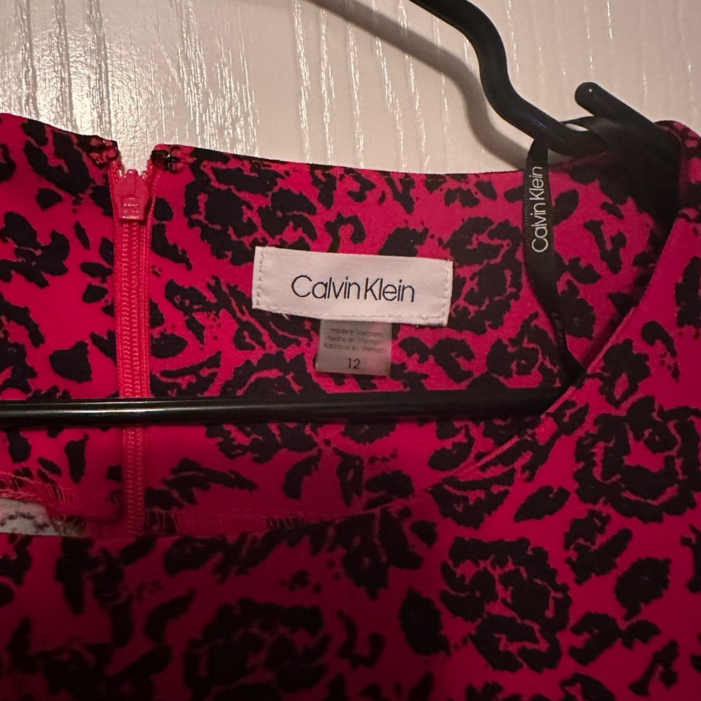 Chic Red and Black Patterned Dress - Picture 3 of 6